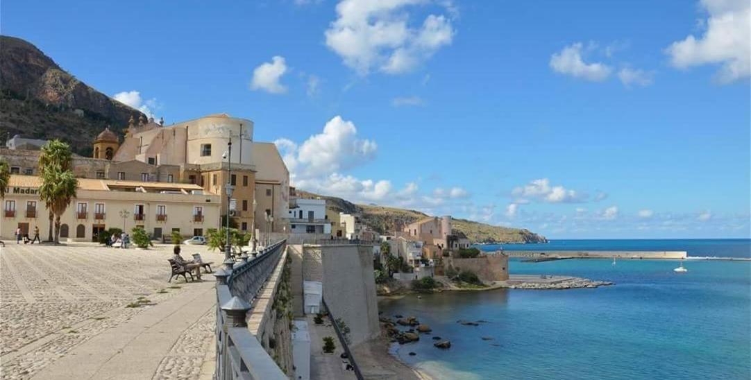 Muncihome, Casa Vacanze カステッランマーレ・デル・ゴルフォ エクステリア 写真